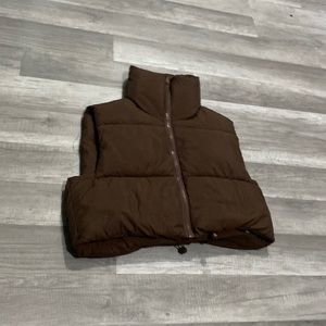 Cropped puffer vest